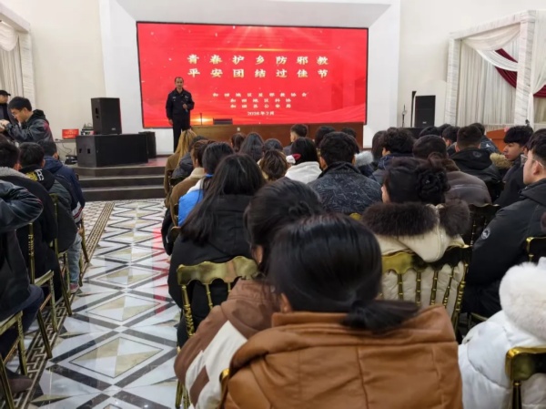 600和田地区反邪教协会开展“青春护乡反邪教 平安团圆过佳节”主题宣传活动_副本.jpg